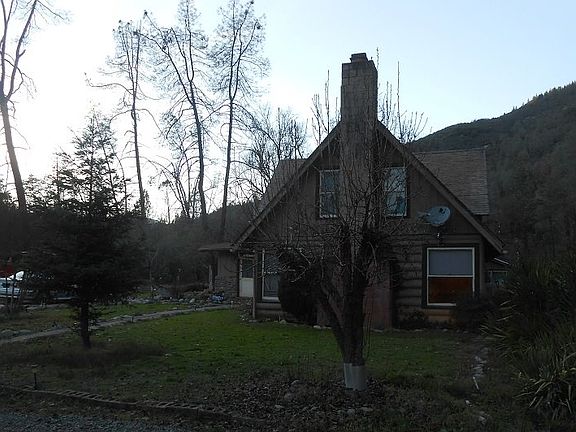 Exterior Neighborhood (street photo)