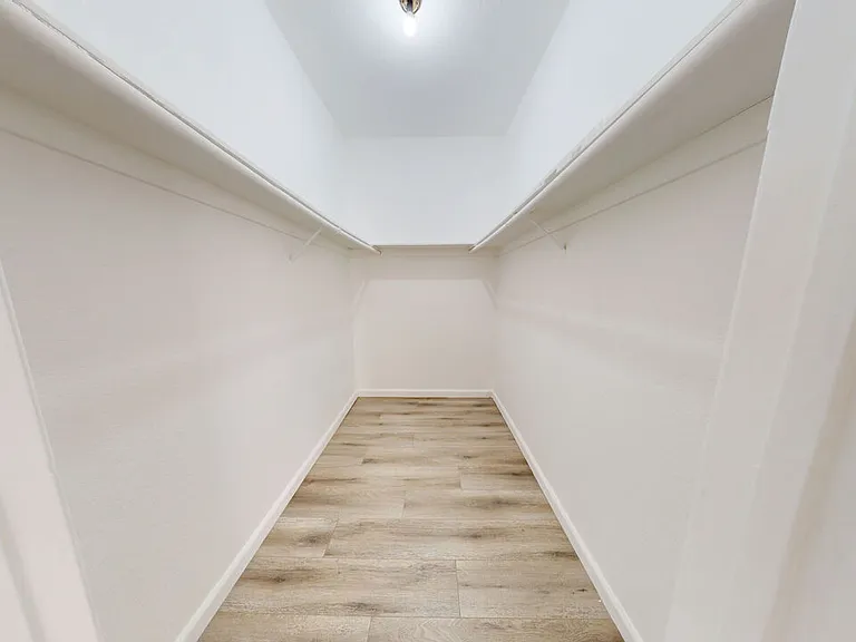 5135 Zelzah Ave #100 — Photo 18