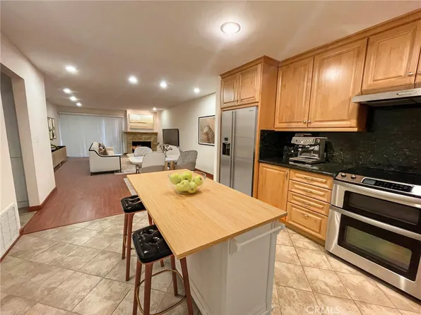 250 W Fairview Ave APT 204, Glendale, CA 91202