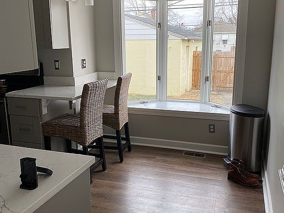 3rd image of 646 E Jeffrey Pl