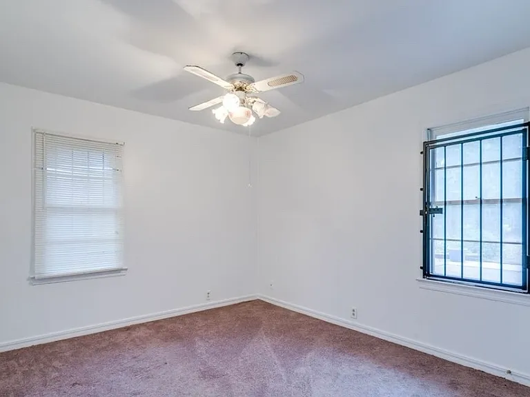 400 Draper Dr — Photo 23