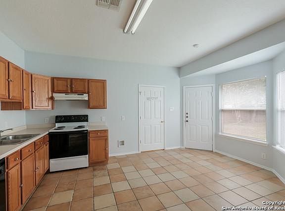 4th image of 136 Ardmore St
