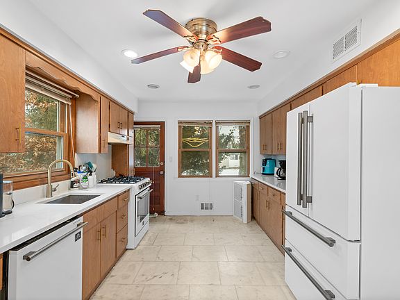 4th image of 14 Andrew Ct Floor 1