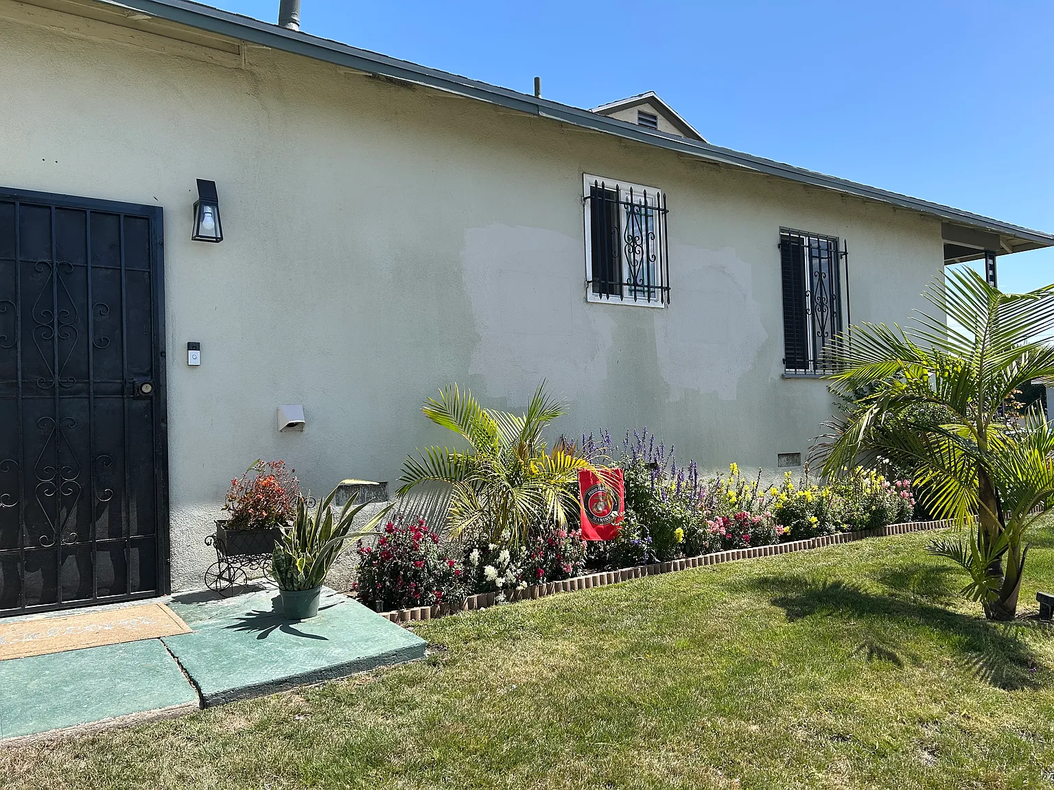 3 bed, 1121 sqft, $1,625 — Photo 1
