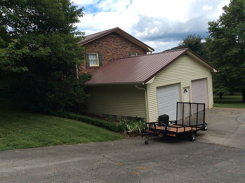 2nd image of 206 Russell Dr