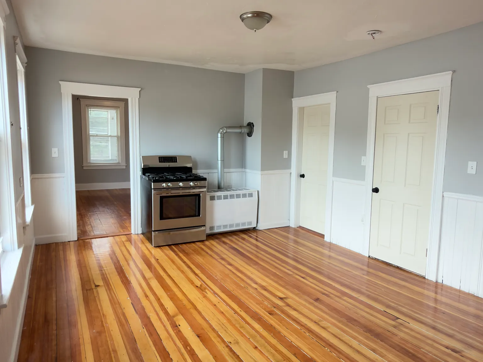 2 bed, 900 sqft, $1,850 — Photo 1