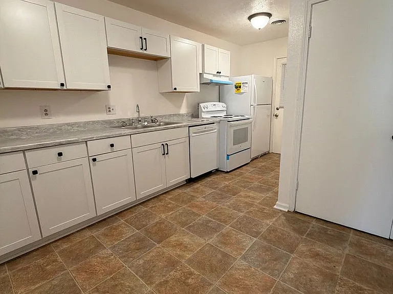 37-39 Rushwood Dr — Photo 8
