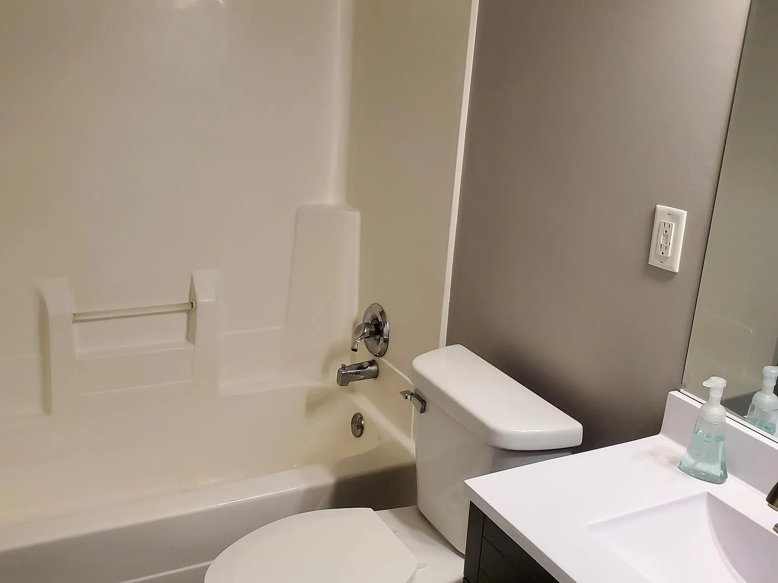 3 bed, 1150 sqft, $1,390 — Photo 3
