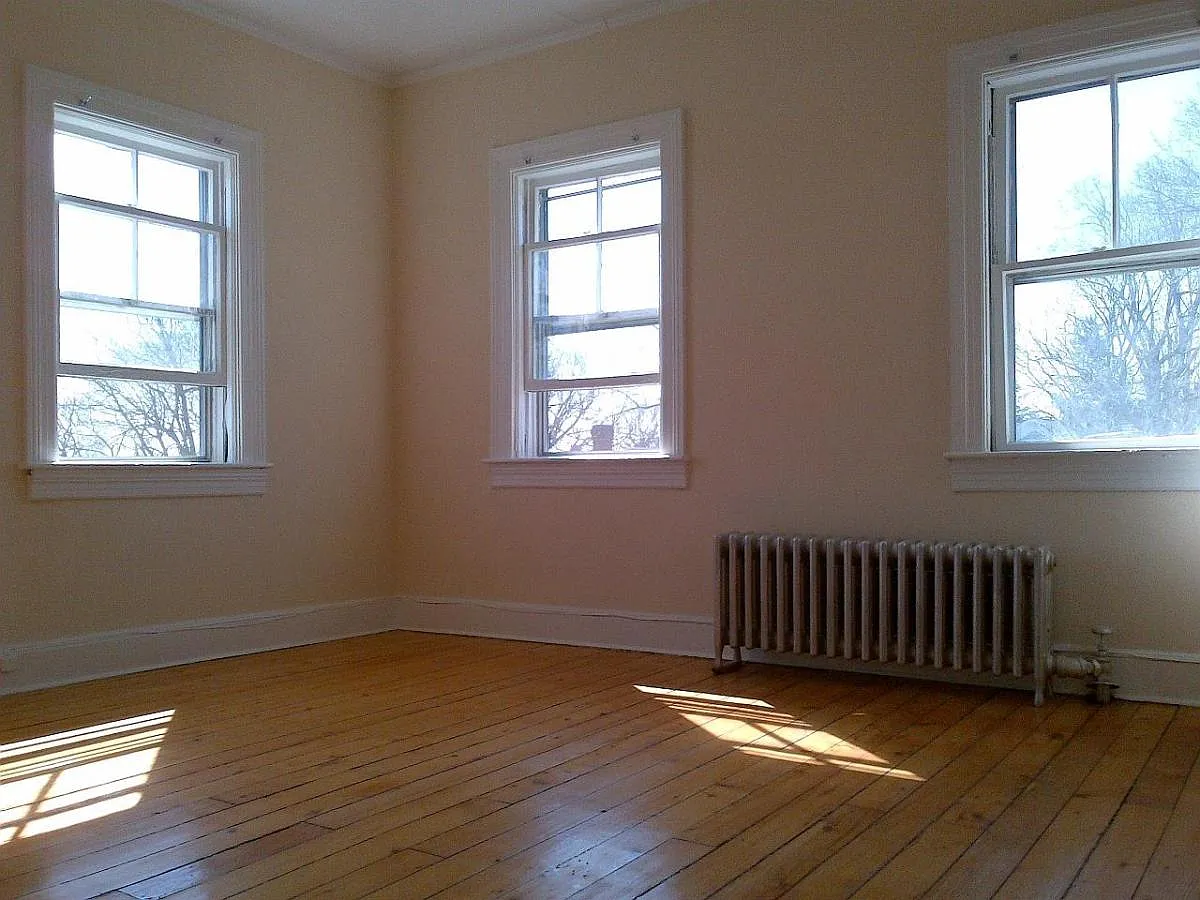 Building Photo - 12 Barnes St #5
