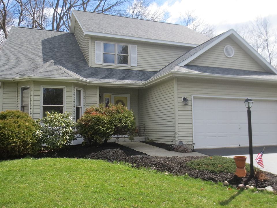 1st image of 39 Longwood Dr