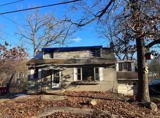 6 Bridge Rd, Highland Lakes, NJ 07422