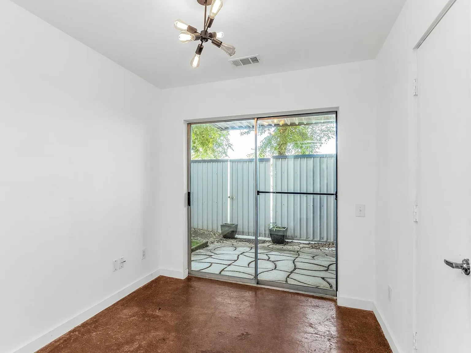 3 bed, 1974 sqft, $2,800 — Photo 2