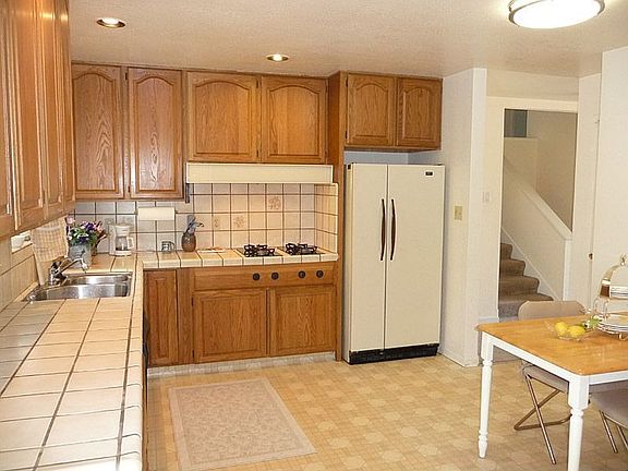 4th image of 3374 Suncrest Ave