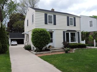 5349 N Kent Ave, Whitefish Bay, WI 53217