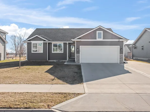 75 SE Dorr Dr, Pleasant Hill, IA 50327