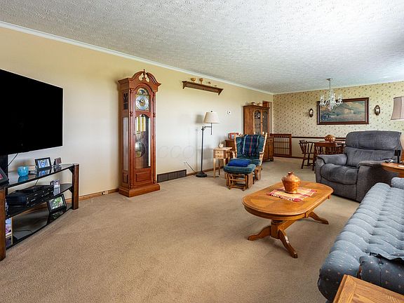 3rd image of 207 Darby Creek Dr