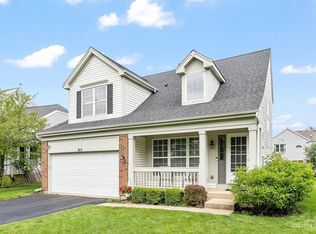 2111 Periwinkle Ln, Naperville, IL 60540