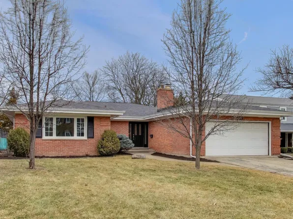 297 Columbine Dr, Clarendon Hills, IL 60514