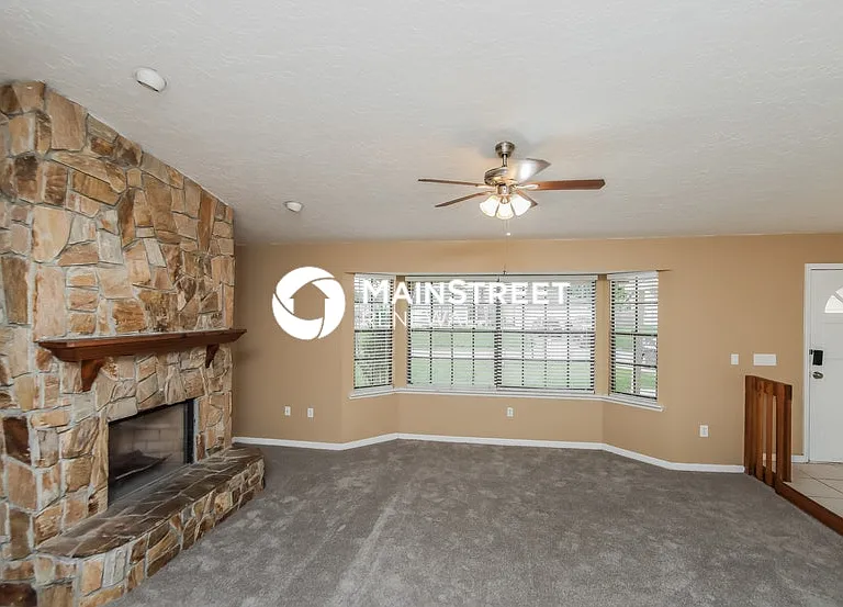 798 Pampas St NW — Photo 4