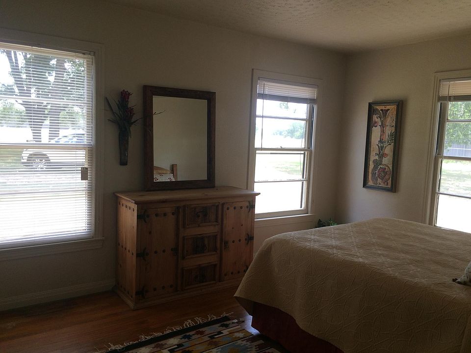 2nd image of 190 E Garden Dr