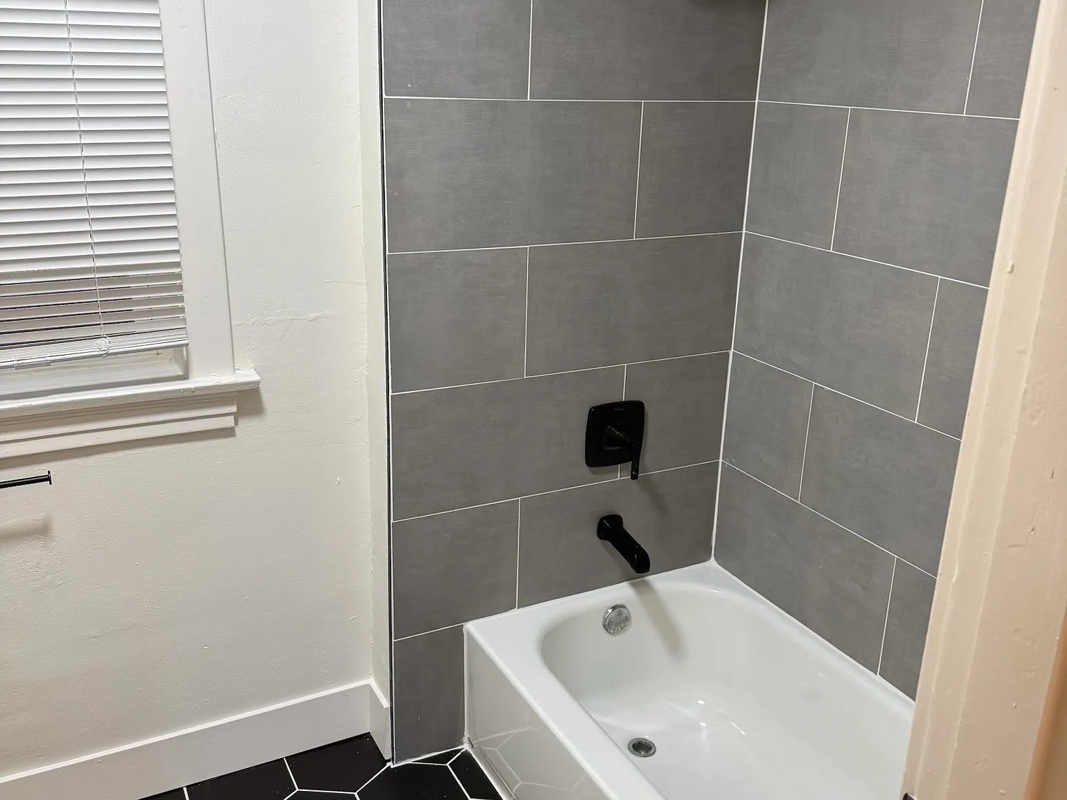 4 bed, 1936 sqft, $1,950 — Photo 3
