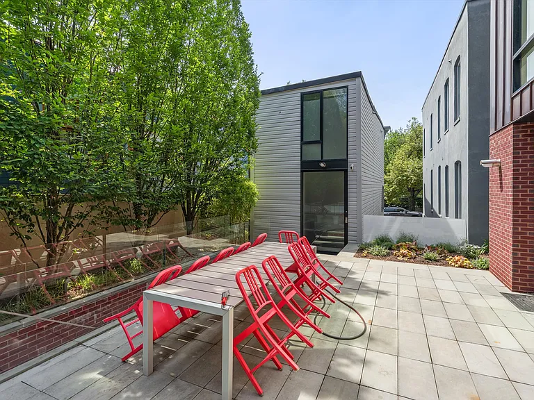 3333 Q St NW — Photo 18