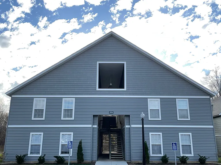 Hilltop Ridge Apartments — Photo 6