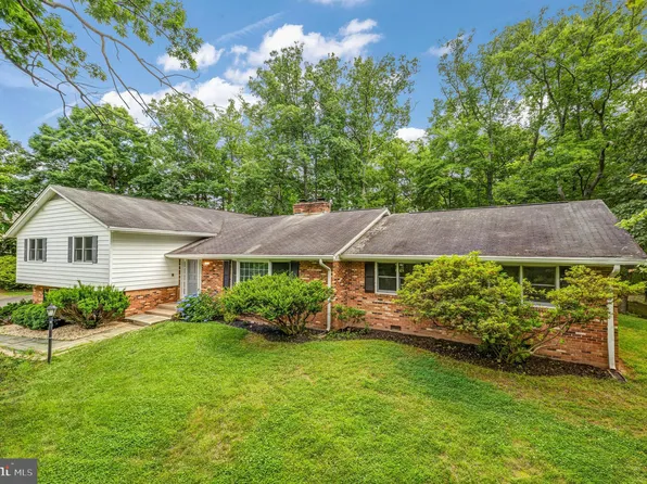 800 Kentland Dr, Great Falls, VA 22066