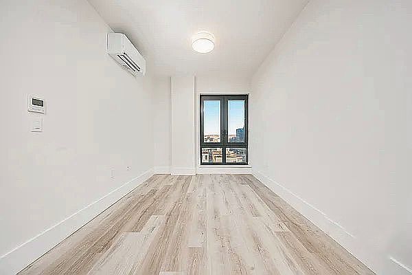 1st image of 1510 Gates Ave #603