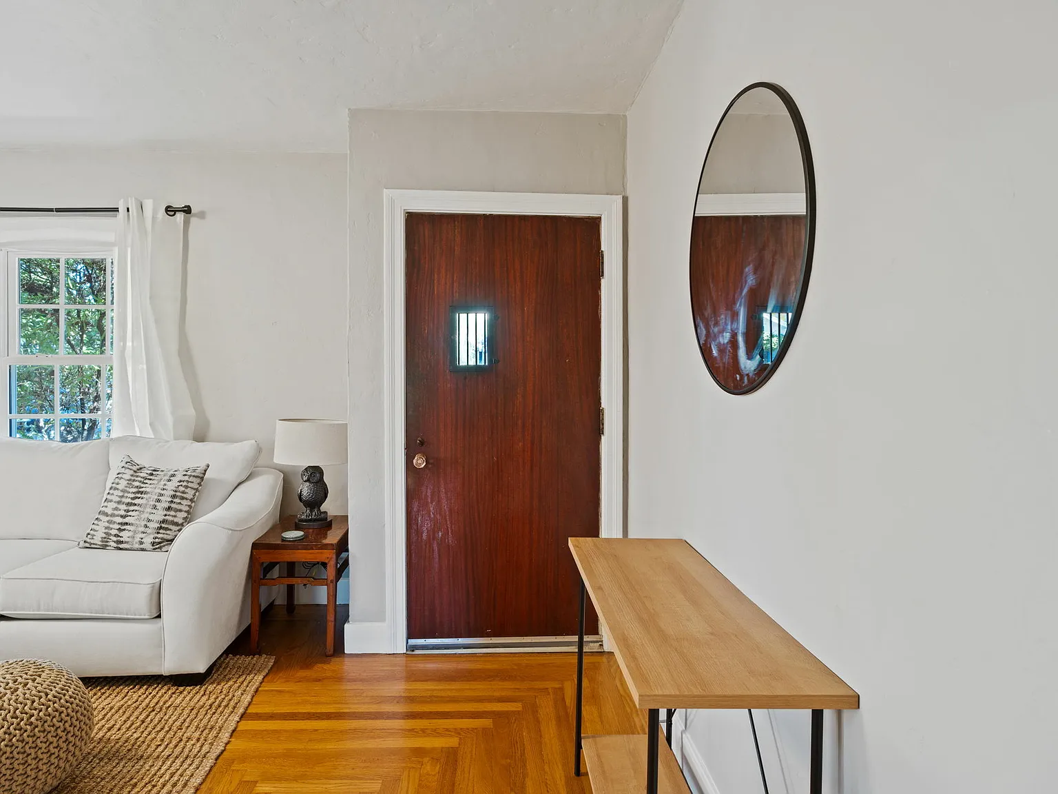 2 bed, 1.0 bath, 1081 sqft, $4,200 — Photo 3