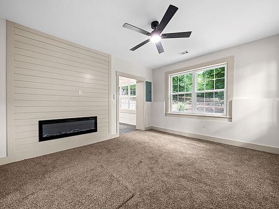 5th image of 203 Church St NE