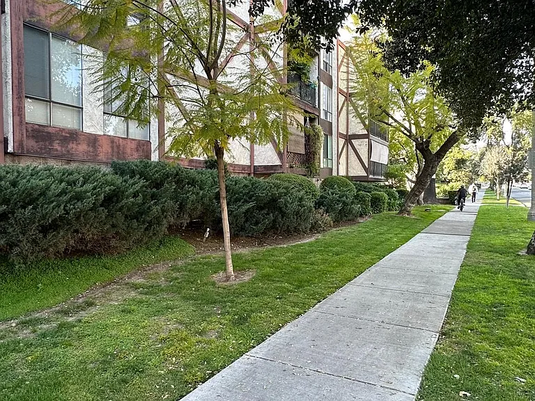 65 N Allen Ave #302 — Photo 2