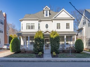 9 Carillon Cir, Livingston, NJ 07039