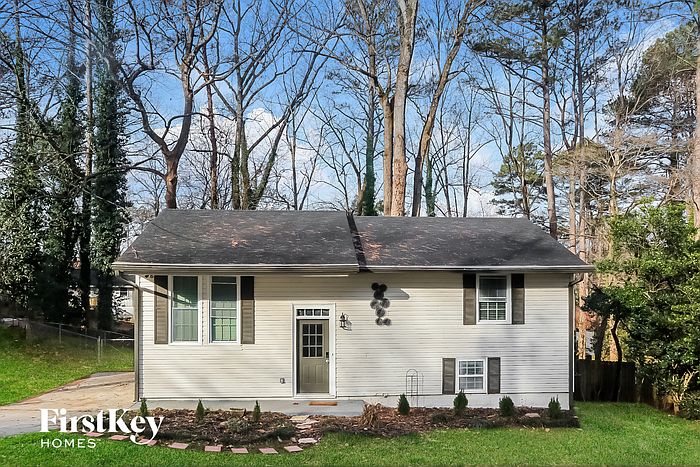 1st image of 2442 Carolyn Dr SE