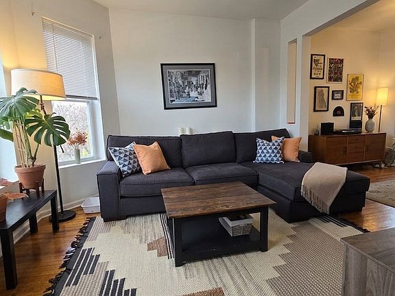 2nd image of 1329 N Artesian Ave APT 3