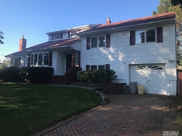 2nd image of 1 Circle Dr