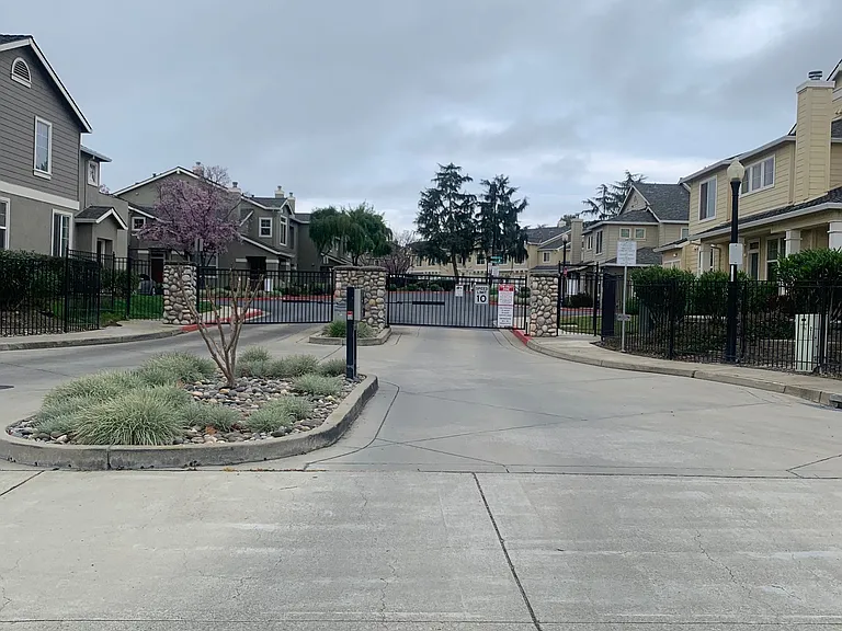 230 Wildrose Cmn #1 — Photo 33