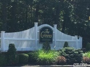 97 Hampton Vista Dr, Manorville, NY 11949