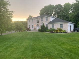 2 Brittany Ct, Manalapan, NJ 07726