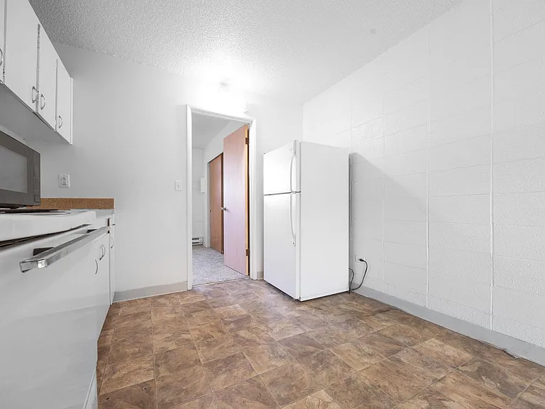 Raymond Apartments — Photo 9