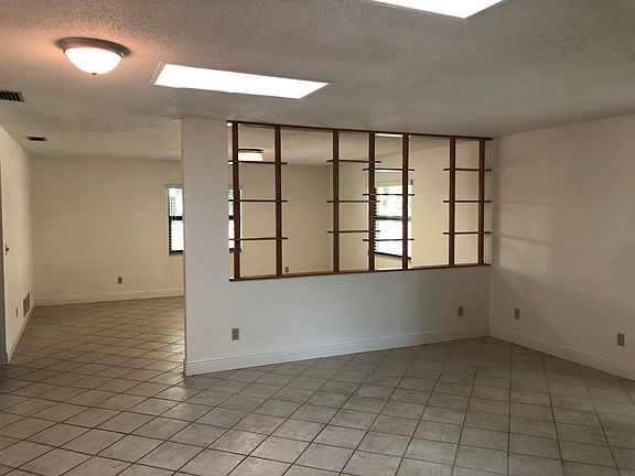 4th image of 1511 N Beach St