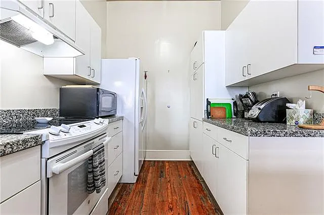 2 bed, 2.0 bath, 1918 sqft, $3,500 — Photo 4