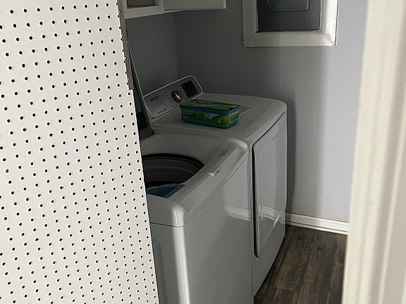2nd image of 3332 Woodburne Dr