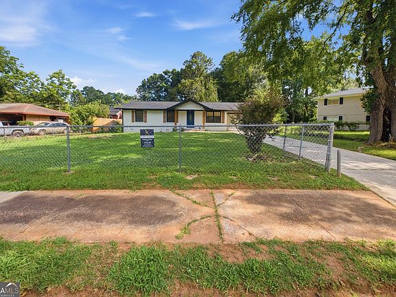 3rd image of 3738 Brookcrest Cir