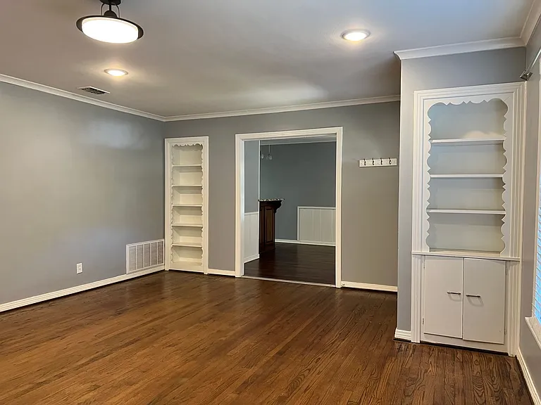 1225 San Antonio St — Photo 5