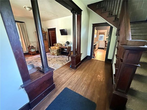 5th image of 506 N Main St