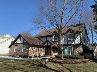 1925 Buckingham Dr, Wheaton, IL 60189