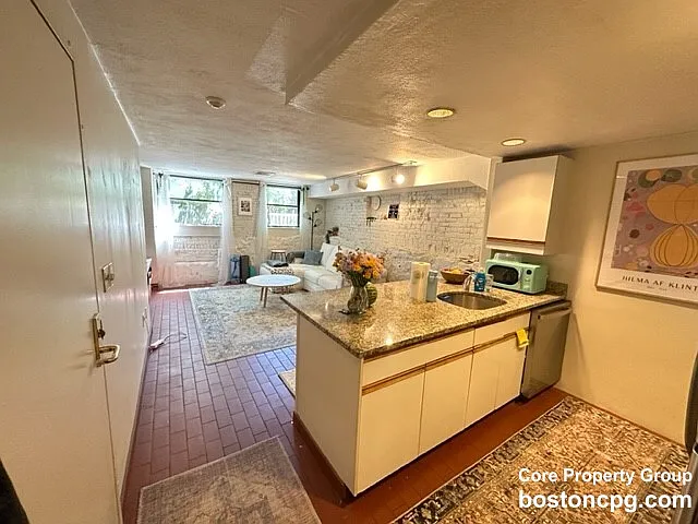 2 bed, 1.0 bath, 870 sqft, $3,900 — Photo 2