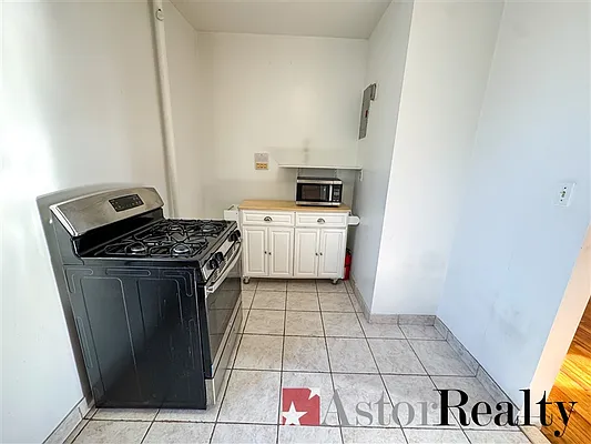 Rented by Astor Realty | media 16
