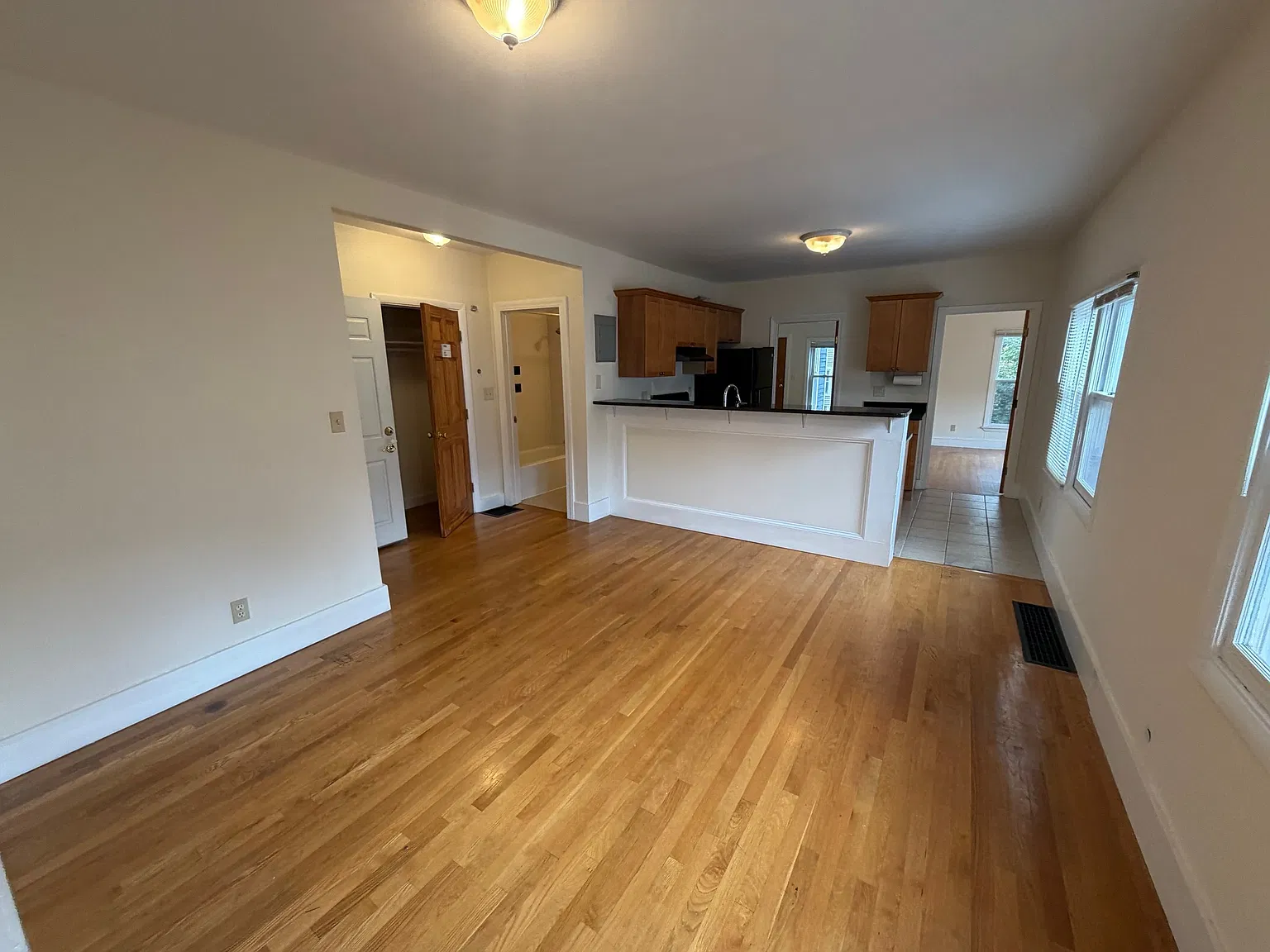 3 bed, $3,000 — Photo 4